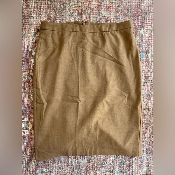 Banana Republic Dresses & Skirts - Classic Banana Republic size 2 Tan/Brown Pencil Skirt